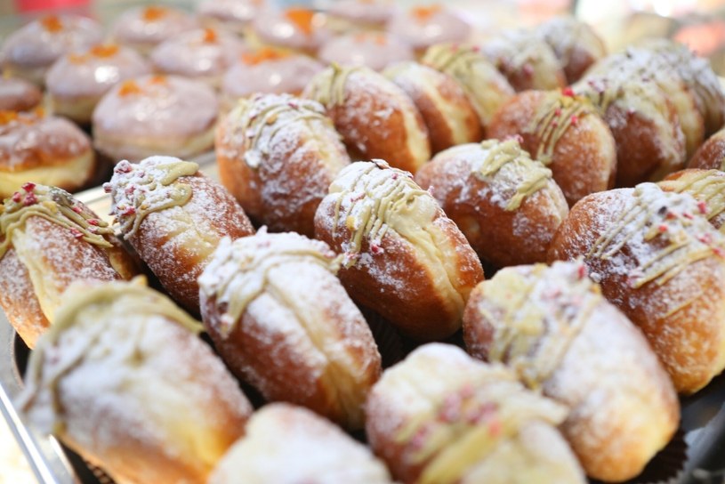 Ile pączków trzeba zjeść, żeby przytyć 1 kg? To sporo kalorii