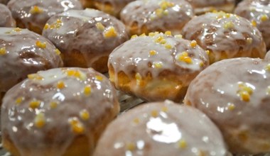 Ile pączków wyjdzie z 1 kg mąki? Przepis na idealne ciasto na pączki 