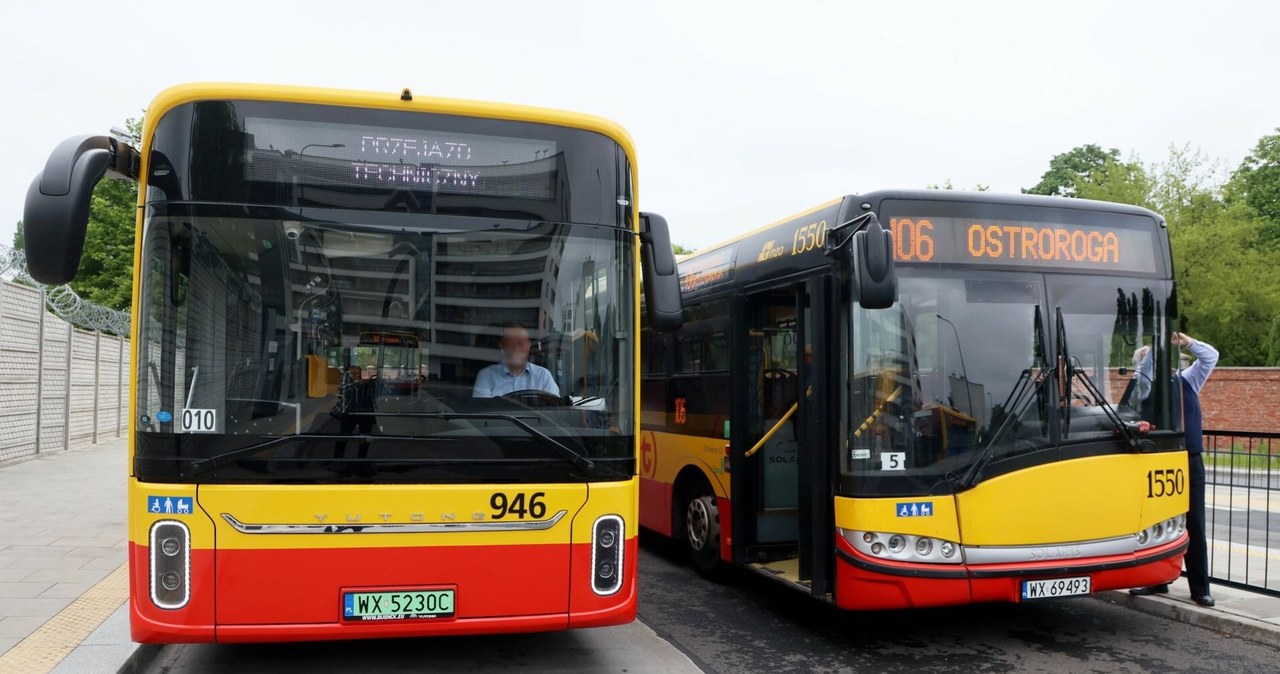 Ile paliwa zużywa miejski autobus z silnikiem Diesla? Jakie jest zapotrzebowanie na prąd w przypadku autobusu elektrycznego? /Paweł Wodzyński /East News