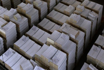 Ile papieru rocznie wykorzystują studenci? /AFP