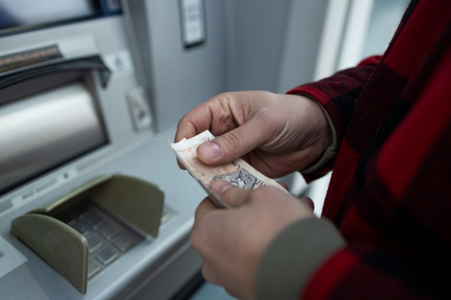 Wpłaty na konto pod lupą fiskusa. Kiedy bank zawiadomi urząd skarbowy?