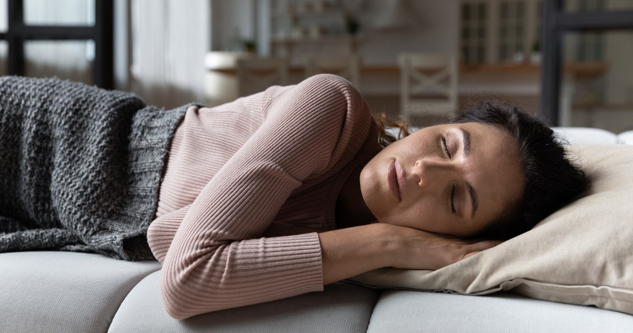 Ile powinna trwać idealna drzemka? /123RF/PICSEL