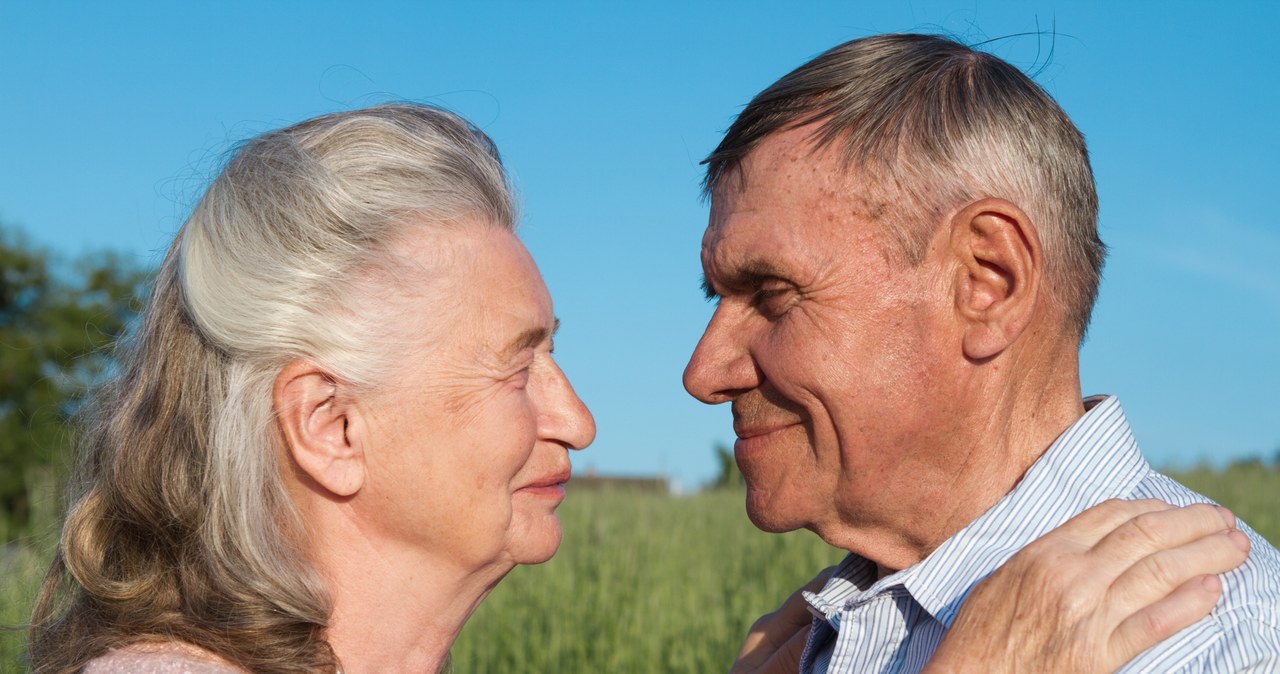 Ile powinna wynosić idealna różnica wieku między partnerami? Eksperci już to wiedzą /Pixel