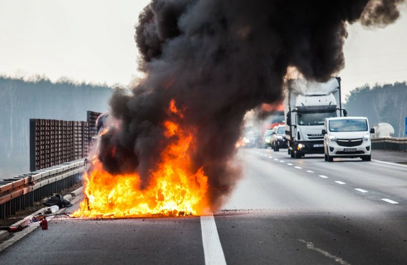 Ile samochodów spłonęło w 2022 roku w Polsce? /Grzegorz Banaszak/REPORTER /Agencja SE/East News
