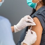Ile szczepionek przeciwko koronawirusowi trafiło do utylizacji? Najnowsze dane