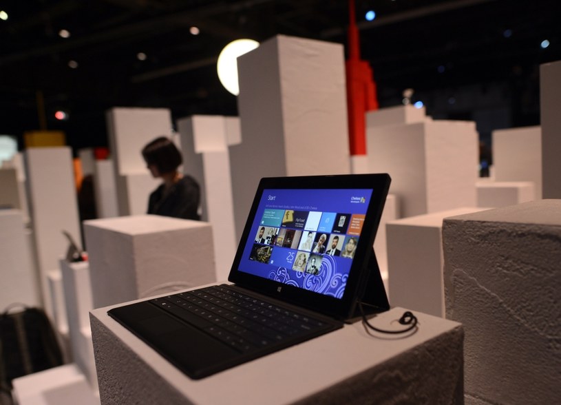 Ile tabletów Surface sprzeda Microsoft? /AFP