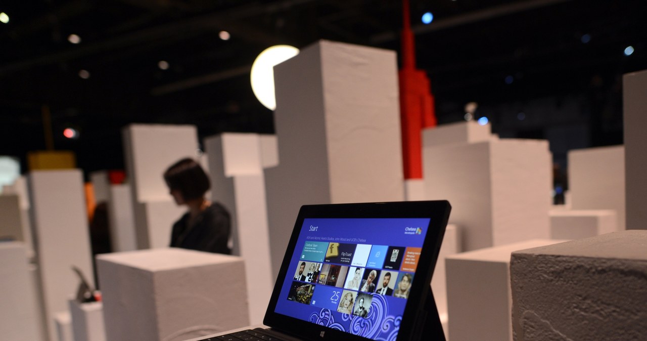 Ile tabletów Surface sprzeda Microsoft? /AFP
