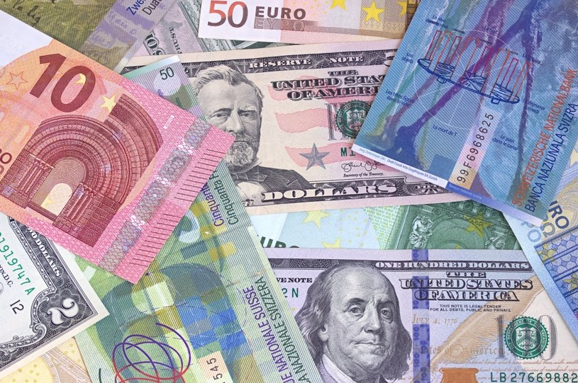 Ile trzeba dziś zapłacić za dolara, euro, franka i funta - aktualne kursy walut. /123RF/PICSEL