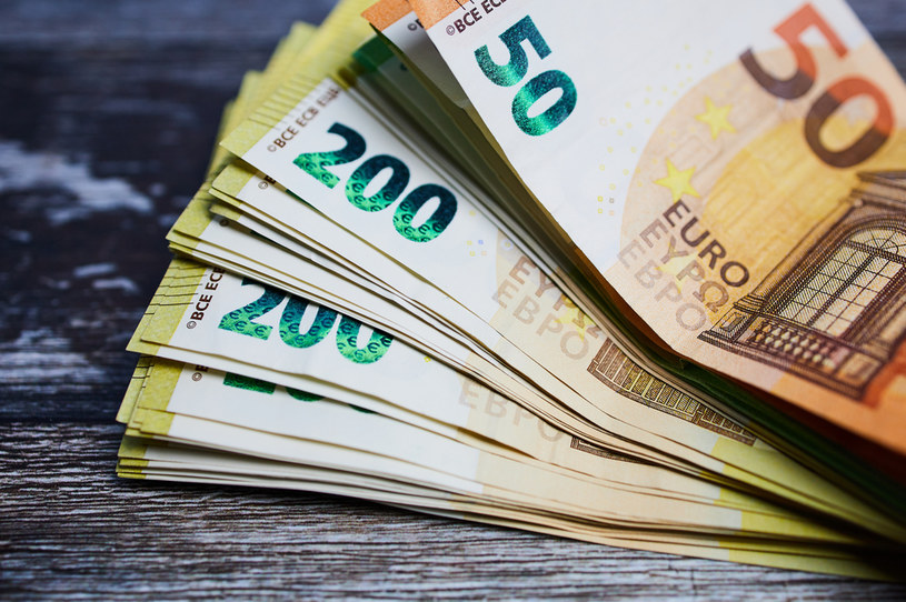 Ile trzeba płacić za euro, dolara i franka szwajcarskiego we wtorek, 1 sierpnia? /123RF/PICSEL