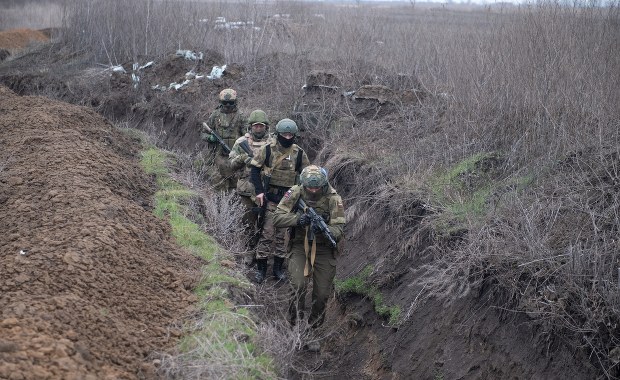 Ile trzeba zapłacić, by nie zginąć na froncie? "Ładunek 200" liczony w rublach