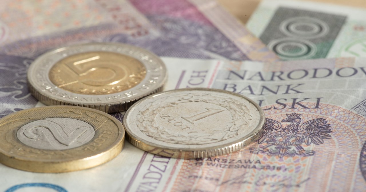 Ile trzeba zapłacić za euro, dolara i franka szwajcarskiego w poniedziałek 17 czerwca? /123RF/PICSEL