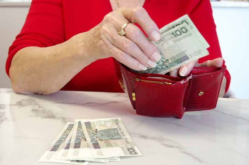 ​Ile trzeba zarabiać, by dostać 3000 zł emerytury? ZUS wyjaśnia kluczowy mechanizm /Marek Bazak /East News