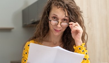 Ile trzeba zarabiać na 5000 zł emerytury z ZUS? Dla większości to tylko marzenie