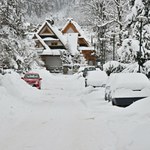 Ile waży mokry śnieg? Ogromne obciążenie dla dachu