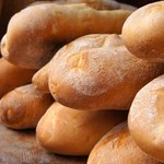 Ile zapłacimy za chleb w 2023 roku? Piekarza ostrzegają: podwyżki są nieuniknione