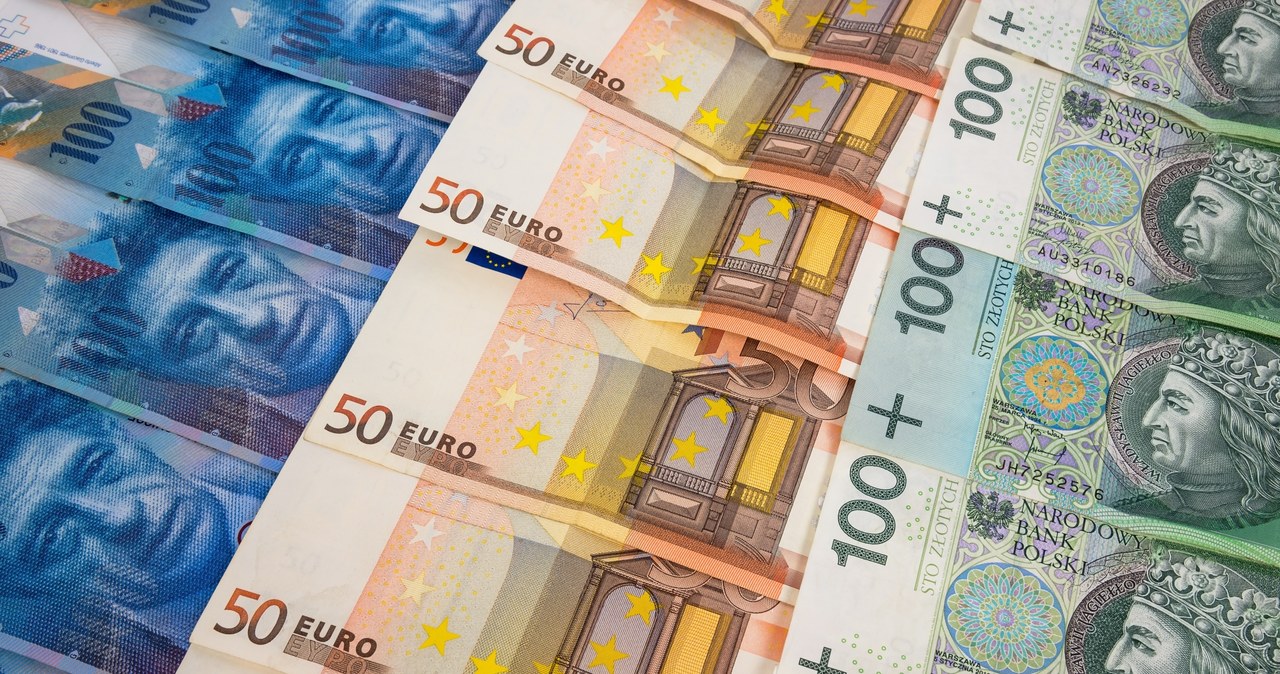 Ile zapłacimy za euro, dolara i franka szwajcarskiego w piątek 26 lipca? /123RF/PICSEL