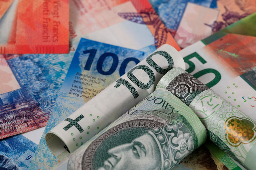 Ile zapłacimy za euro, dolara i franka w piątek 16 lutego? /123RF/PICSEL
