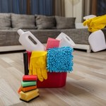 Ile zapłacimy za sprzątanie mieszkania? Cena będzie zależeć od kilku czynników