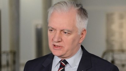 Ile zarabia się w NBP? Jarosław Gowin krytykuje prezesa Glapińskiego 