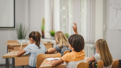 Ile zarabiają nauczyciele? To kryje się za oficjalnymi danymi
