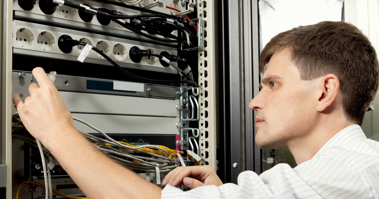 Ile zarabiają pracownicy telekomunikacji? /123RF/PICSEL