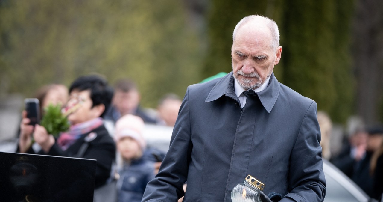 Ile zarobił Antoni Macierewicz i inni członkowie podkomisji smoleńskiej? /MATEUSZ WLODARCZYKNurPhotoNurPhoto via AFP /AFP