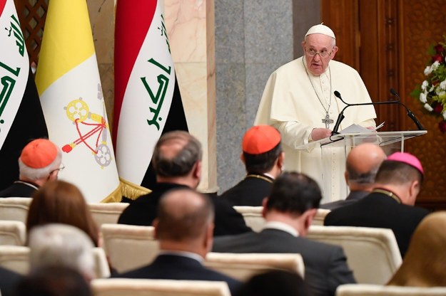 "Ileż modliliśmy się w tych latach o pokój w Iraku" - powiedział papież Franciszek w powitalnym przemówieniu w piątek w Bagdadzie /US VATICAN MEDIA HANDOUT /PAP/EPA