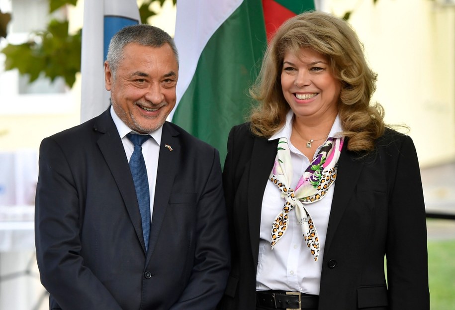 Ilijana Jotowa na zdjęciu z byłym wicepremierem Bułgarii Walerim Simeonowem (zdjęcie archiwalne) /TIBOR ILLYES /PAP/EPA