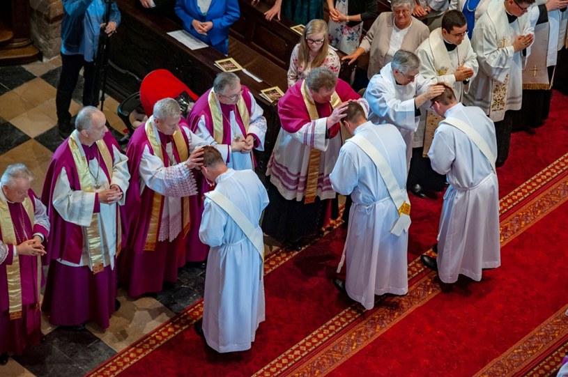 Ilu kleryków przyjęło święcenia kapłańskie? Dominuje jeden region