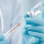 ​Ilu medyków przyjęło trzy dawki szczepionki przeciwko koronawirusowi? Znamy dokładne dane