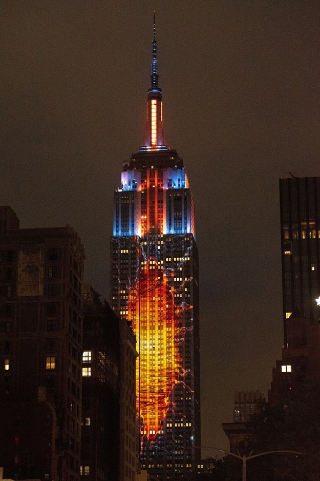 Iluminacja nowojorskiego Empire State Building z okazji premiery "Stranger Things 4" /SARAH YENESEL /PAP/EPA