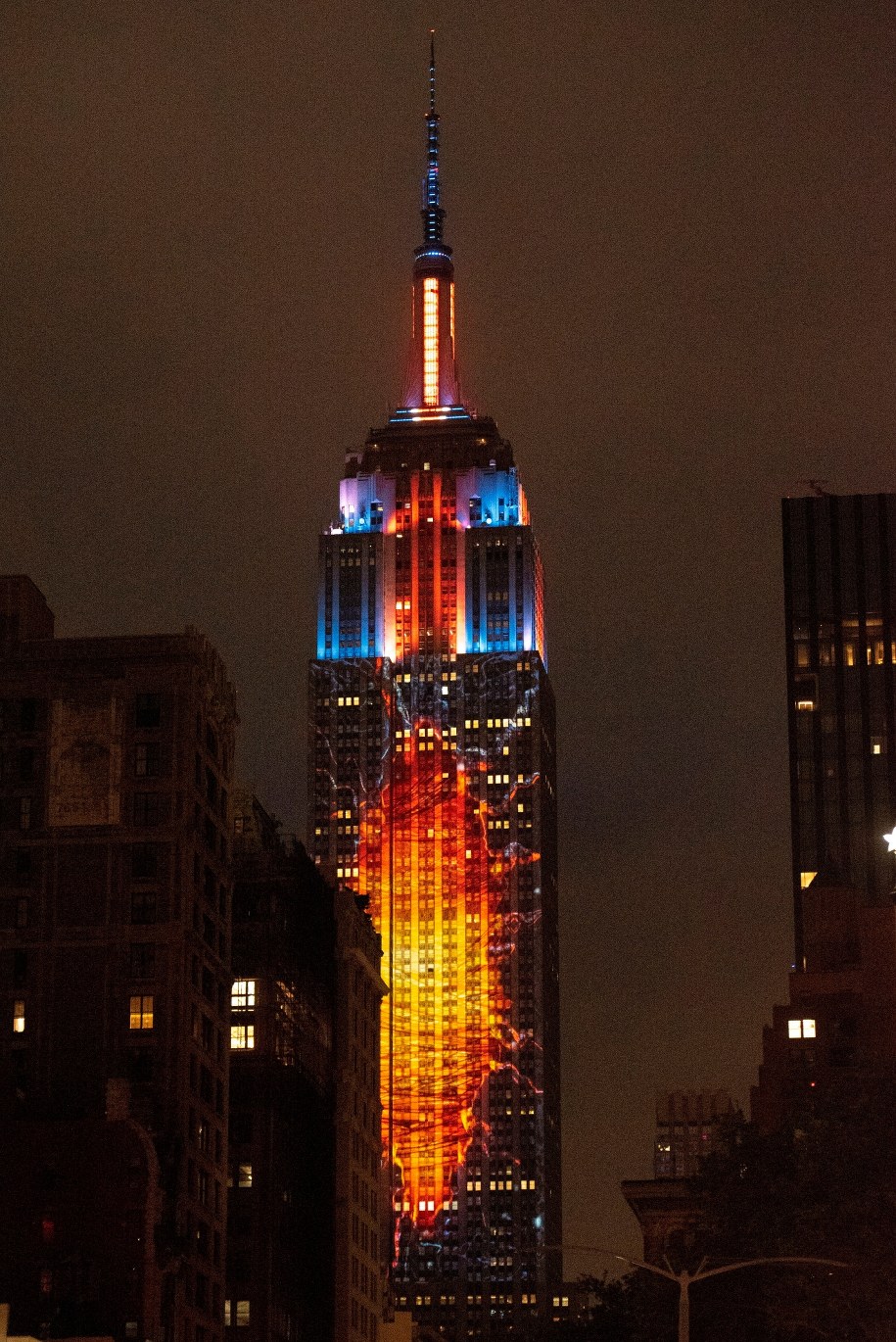 Iluminacja nowojorskiego Empire State Building z okazji premiery "Stranger Things 4" /SARAH YENESEL /PAP/EPA