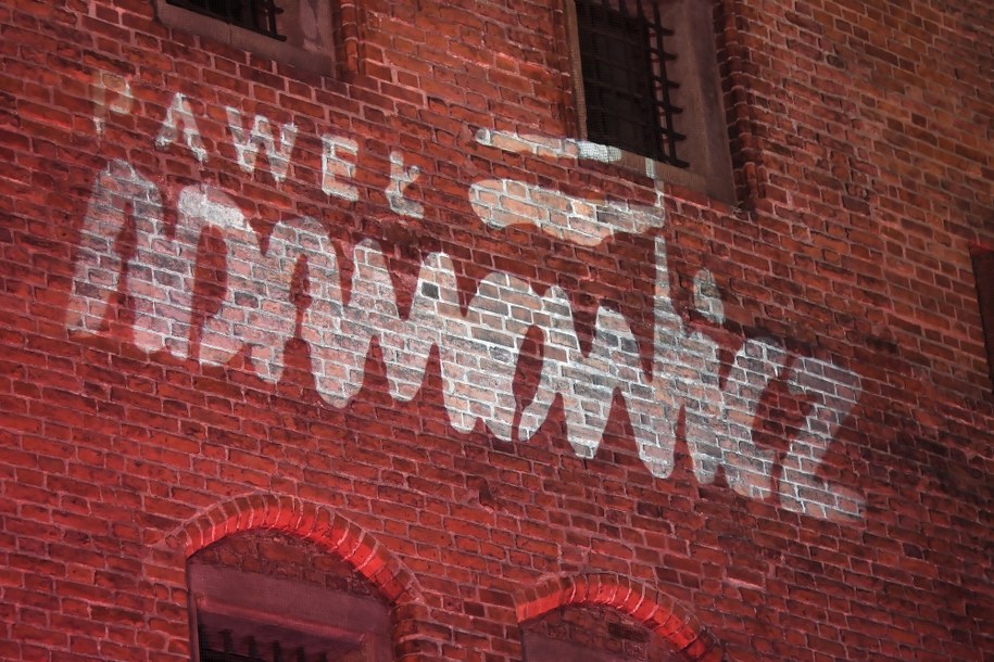 Iluminacja poświęcona Pawłowi Adamowiczowi /Marcin Gadomski /PAP