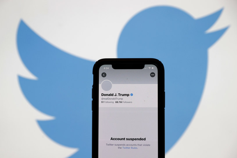 Ilustracja przedstawiająca zawieszenie Trumpa na Twitterze /Justin Sullivan /Getty Images