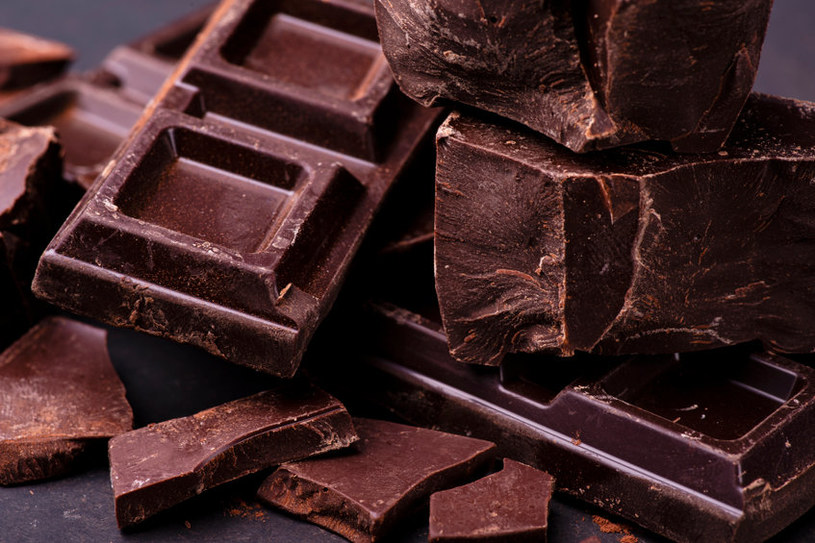 Im większy procent zawartości kakao w czekoladzie - tym jest ona zdrowsza /123RF/PICSEL
