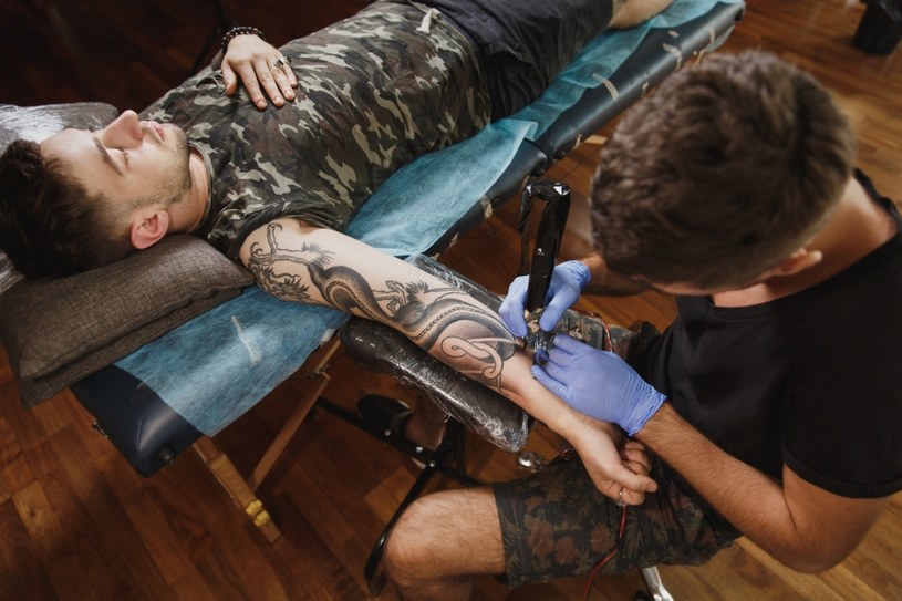 Im większy tatuaż, tym gorzej dla zdrowia? /123RF/PICSEL