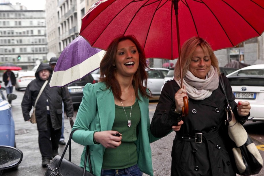 Imane Fadil (po lewej) była ważnym świadkiem w procesie Berlusconiego /DANIELE MASCOLO /PAP/EPA