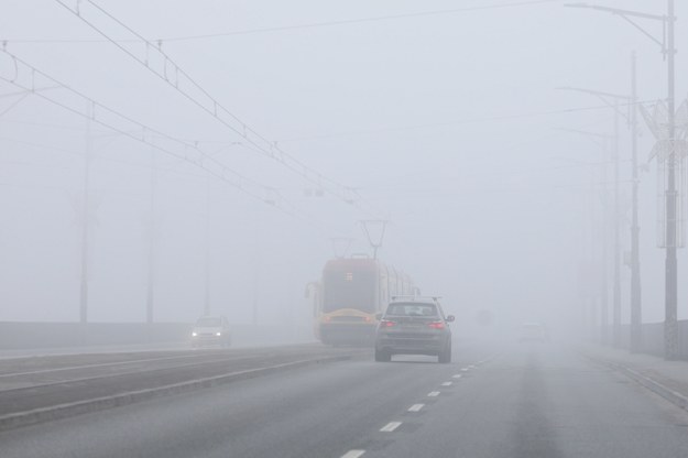 IMGW: Gęsta mgła i śliskie drogi w pięciu województwach /Paweł Supernak /PAP