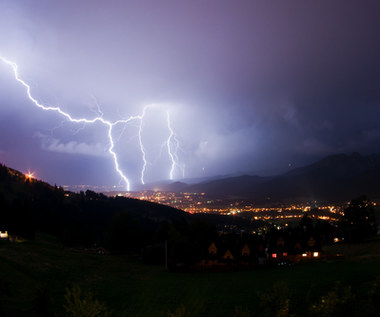 IMGW: Nadchodzą gwałtowne burze. Może wiać z prędkością 110 km/h