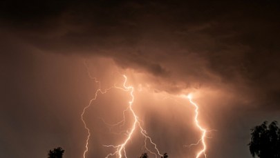 IMGW ostrzega. Burze i grad nad Polską