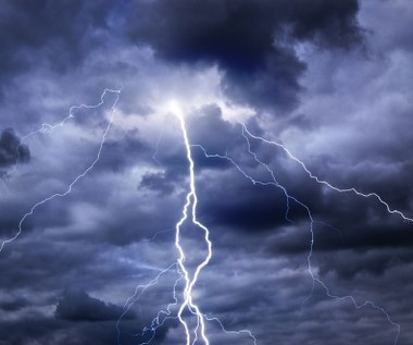 IMGW ostrzega przed burzami. Lokalnie może padać grad