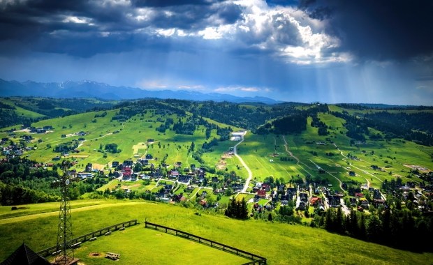 IMGW ostrzega przed burzami. Sprawdź, gdzie trzeba uważać 