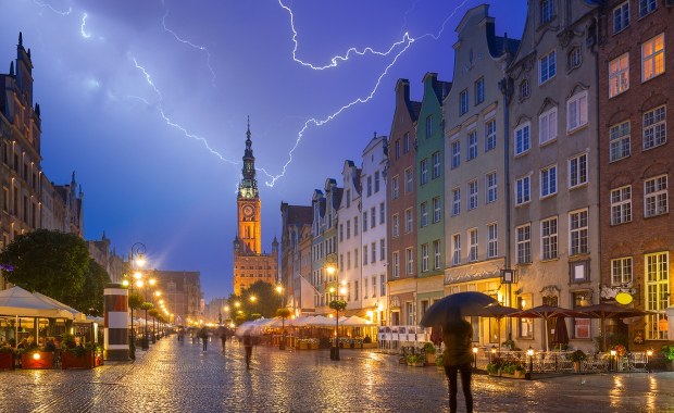 IMGW ostrzega przed burzami. Wydano alerty I i II stopnia