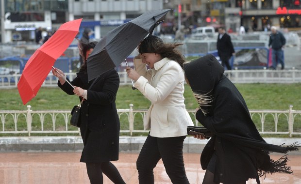 IMGW ostrzega przed burzami z gradem. Zobacz, gdzie uderzą najmocniej