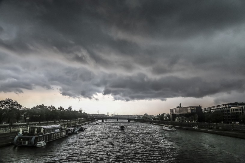 IMGW ostrzega przed burzami /Beata Zawrzel/REPORTER /East News