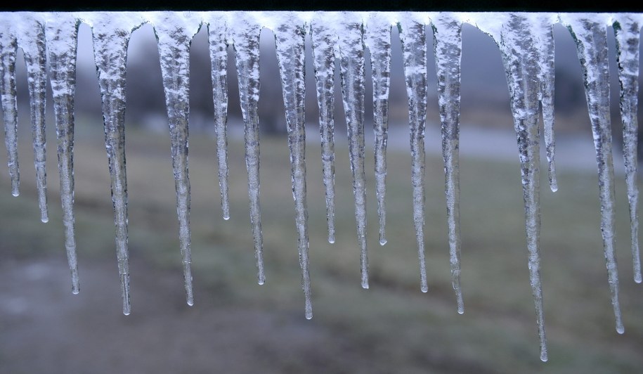 IMGW ostrzega przed marznącymi opadami /Darek Delmanowicz /PAP