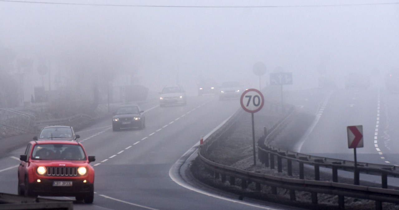 IMGW ostrzega przed mgłą /Marek Lasyk  /Reporter