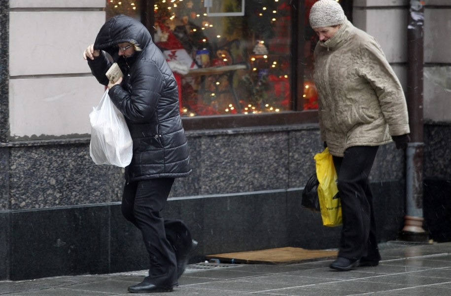 IMGW ostrzega przed mocnym wiatrem /Andrzej Grygiel /PAP