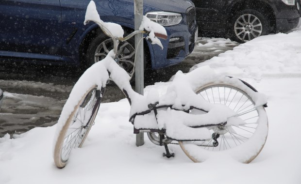 IMGW ostrzega przed oblodzeniem i roztopami. Wymienia 7 województw