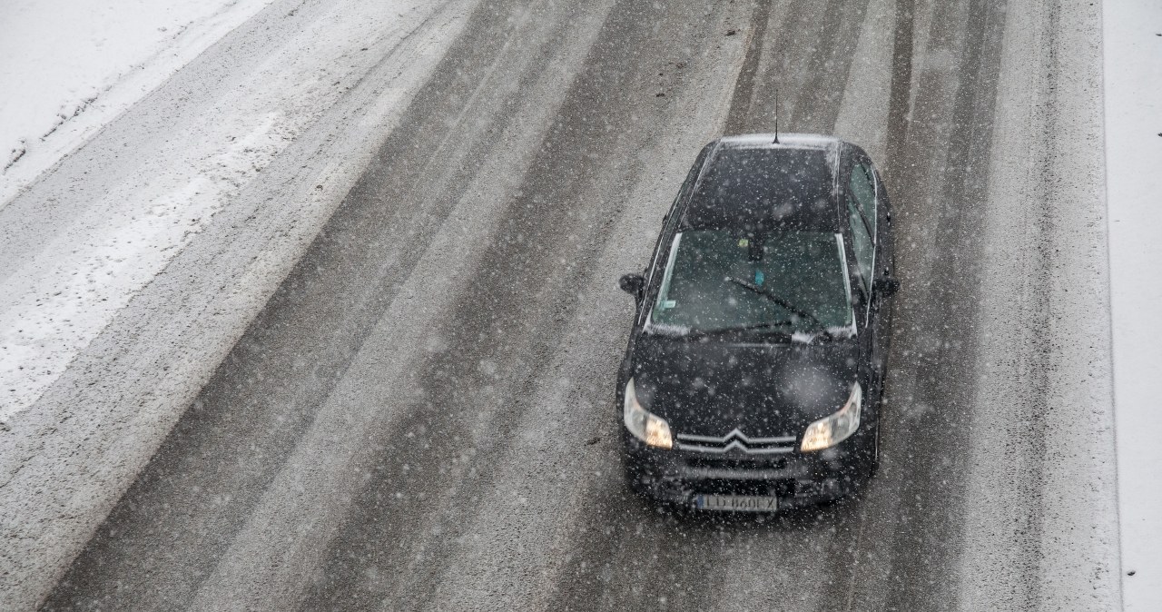 IMGW ostrzega przed oblodzeniem na drogach /Wojciech Jargilo /Reporter